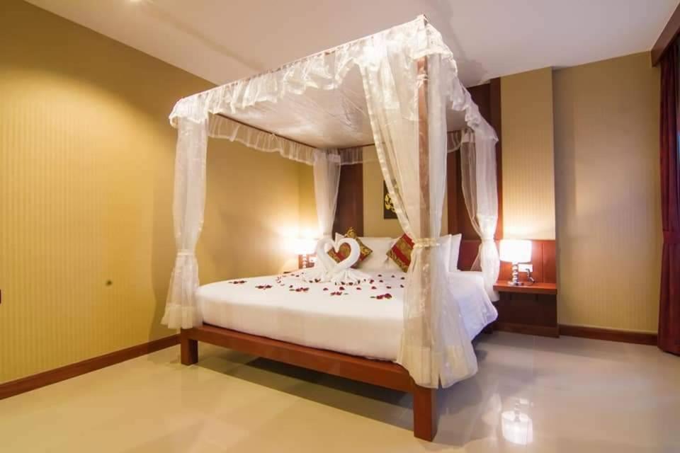 Patong Hemingways Hotel Eksteriør billede