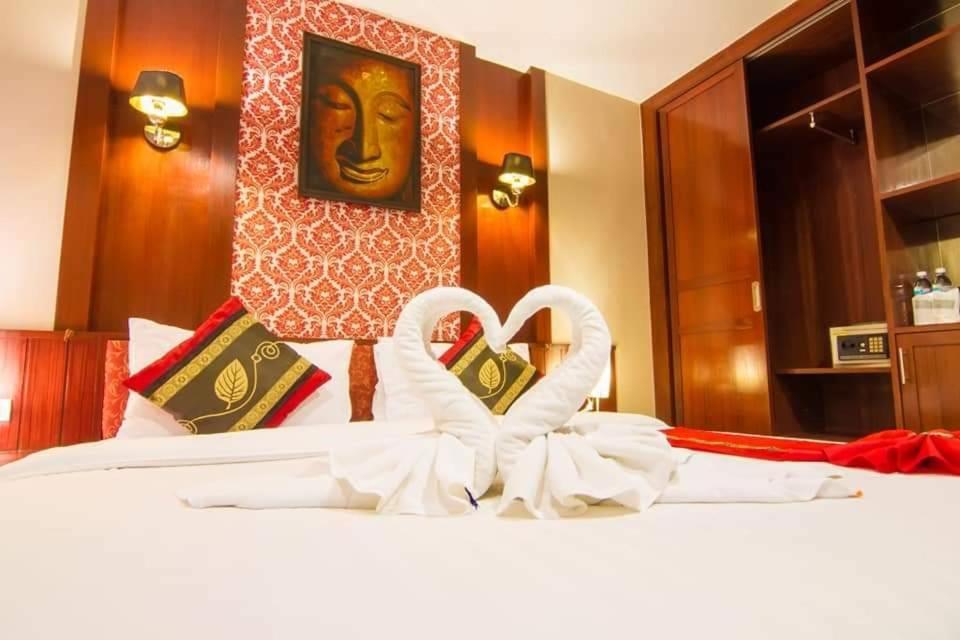 Patong Hemingways Hotel Eksteriør billede