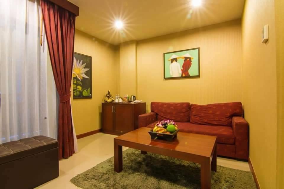 Patong Hemingways Hotel Eksteriør billede