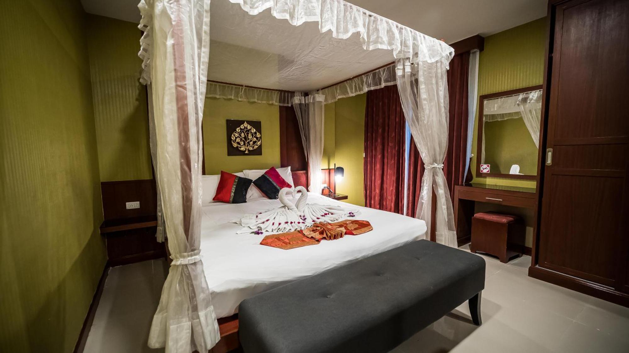 Patong Hemingways Hotel Eksteriør billede