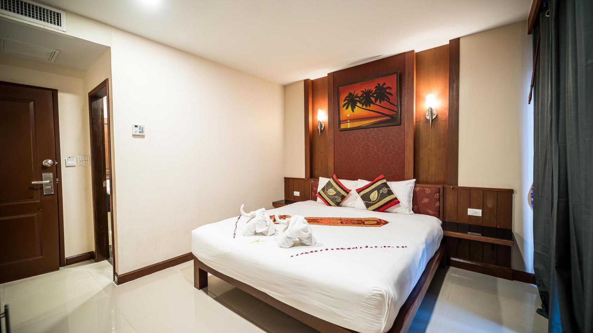Patong Hemingways Hotel Eksteriør billede