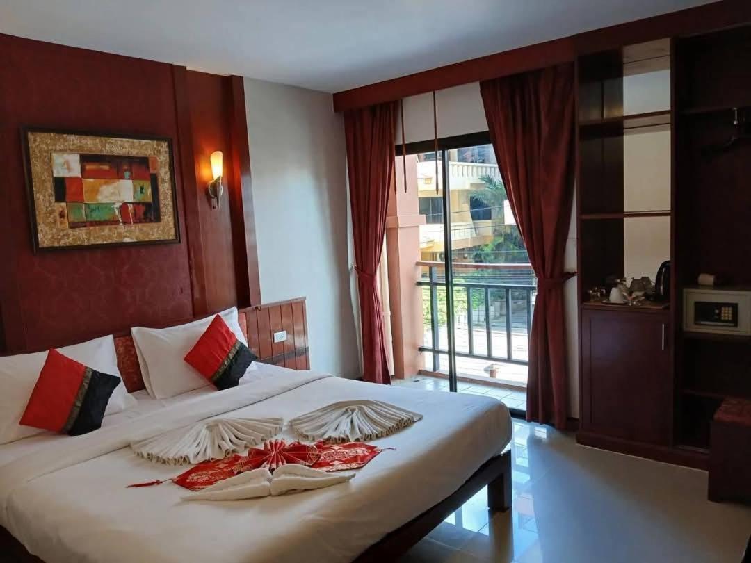 Patong Hemingways Hotel Eksteriør billede